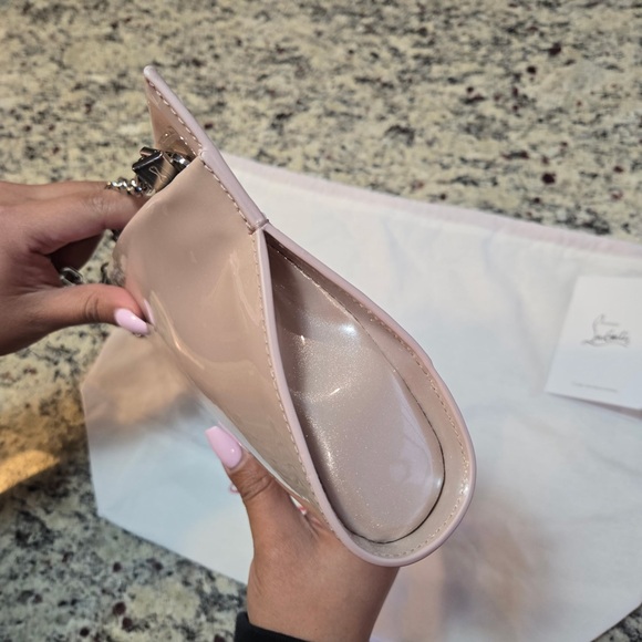 NEW Christian Louboutin Loubitwist Leche Nude Clutch with Silver Chain - Picture 4 of 8
